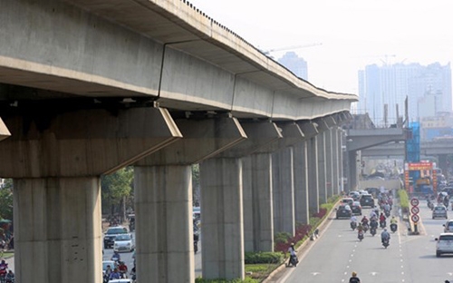 Dự án đường sắt trên cao Cát Linh - Hà Đông đã bị chậm tiến độ do thiếu vốn và nhiều vướng mắc phát sinh.<br>