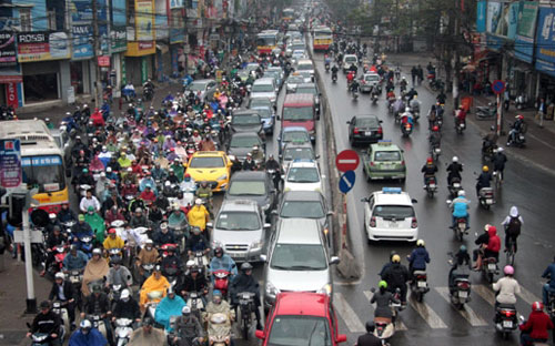 Đường Trường Chinh đã bị quá tải và thường xuyên xảy ra ùn tắc từ nhiều năm nay do mặt cắt ngang quá hẹp.<br>