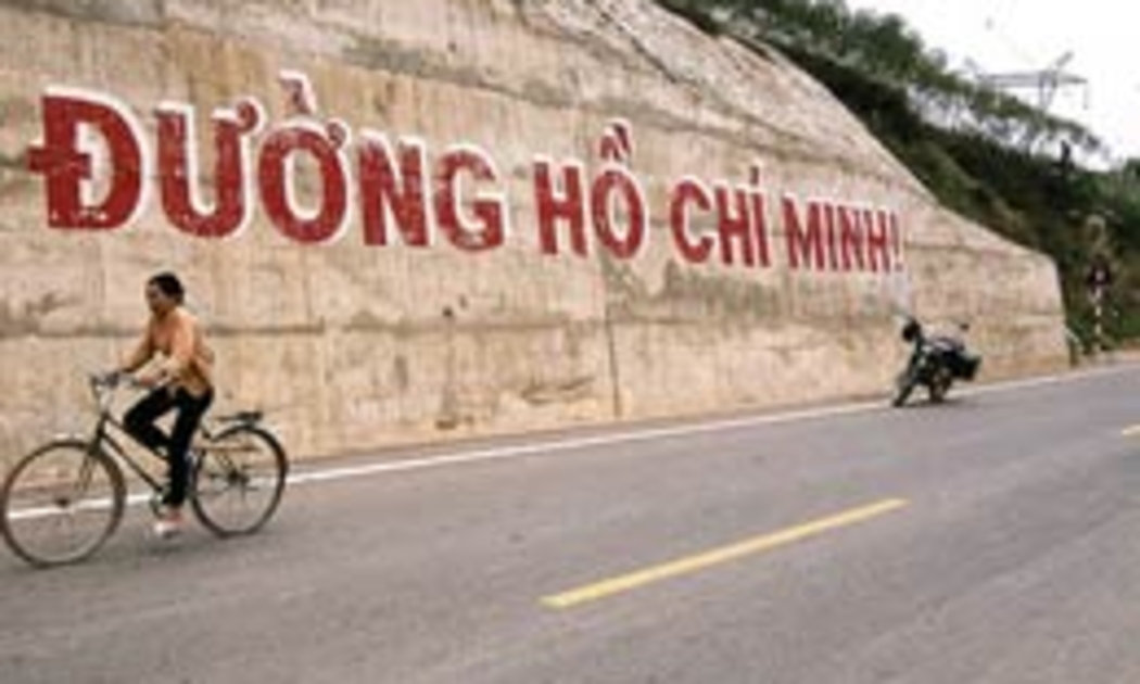 Giai đoạn 1 đường Hồ Chí Minh đã mang lại hiệu quả rõ rệt đối với cuộc sống của hàng chục triệu đồng bào các dân tộc thiểu số vùng sâu, vùng xa.