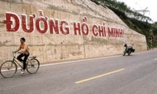 Tiếp tục đầu tư xây dựng đường Hồ Chí Minh