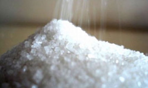 Nguồn cung dồi dào, giá bán lẻ đường vẫn không giảm