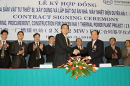 Lế ký hợp đồng giữa EVN và đối tác.