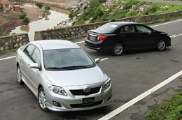 Thị trường ô tô Việt Nam đang có sự cạnh tranh mạnh mẽ giữa xe lắp ráp và xe nhập khẩu - Ảnh: M. Hùng.
