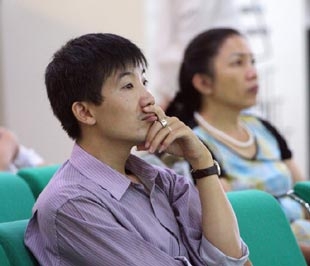 Ở thời điểm này, việc mà nhiều nhà đầu tư quan tâm là có nên tiếp tục theo đuổi kỳ vọng tăng điểm trong những phiên tới, hay quyết định bán ra và chờ đợi - Ảnh: Việt Tuấn.