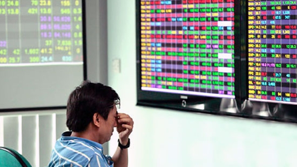 Miễn thuế đầu tư chứng khoán: Không dễ thống nhất