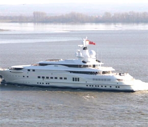 Ngày nay, một chiếc du thuyền lớn là món đồ không thể thiếu được đối với nhiều người giàu.