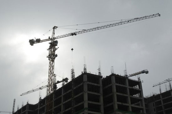 Giải pháp thu nợ của ngân hàng đối với con nợ bất động sản thực ra không đơn giản, nếu ngân hàng không muốn tính tới khả năng bán các tài sản đảm bảo để thu hồi vốn và lãi - Ảnh: Reuters.