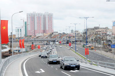 Giới chuyên môn đánh giá, khu vực Tây Nam Sài Gòn, chủ yếu là quận Bình Chánh, là cửa ngõ giao thương kết nối Tp.HCM với các tỉnh Đông/Tây Nam Bộ.