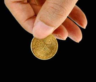 Tình thế nguồn thu từ tín dụng của nhiều ngân hàng đang có kết quả thấp, hòa, thậm chí phải “lỗ tình thế” - Ảnh: Việt Tuấn.