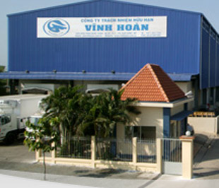 Công ty Cổ phần Vĩnh Hoàn (mã VHC-HOSE) vừa thông báo nghị quyết Hội đồng Quản trị về việc tạm ứng cổ tức năm 2008 với tỷ lệ thực hiện 12%/mệnh giá, từ nguồn lợi nhuận chưa phân phối tính đến thời điểm 30/9/2008. Thời gian thực hiện sẽ là tháng 12/2008.