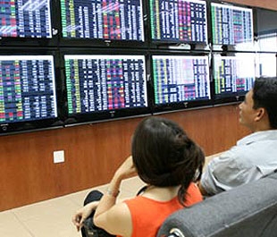 Nhiều nhà đầu tư vẫn ở thế ngoài cuộc trong thời điểm này.