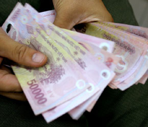 Mặc dù khái niệm tài chính vi mô xuất hiện khá lâu trên thế giới nhưng ở Việt Nam, chúng khá mới mẻ và phát triển còn manh mún.