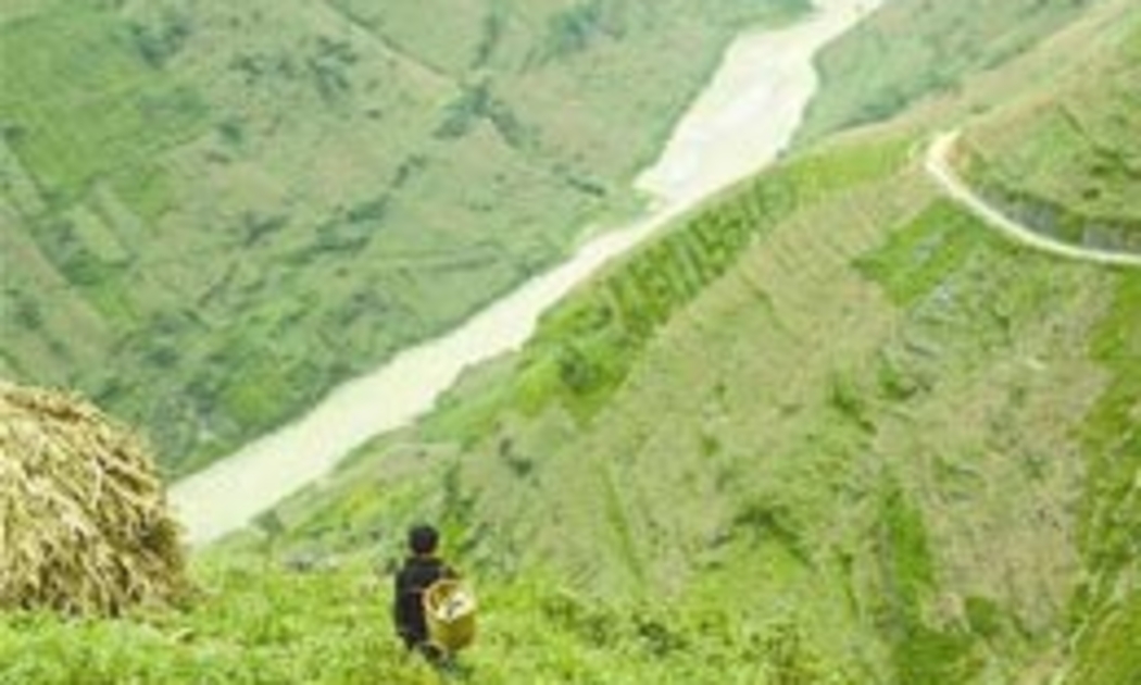 Một cảnh sông núi tại Mường Tè.