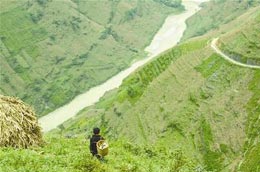 Một cảnh sông núi tại Mường Tè.
