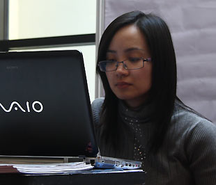 Chúng ta may mắn là có tỷ lệ dân số trẻ cao và đối tượng mua sắm chủ yếu là giới trẻ có trình độ tiếp cận công nghệ tốt nên rào cản về trình độ và nhận thức sẽ nhanh chóng được loại bỏ - Ảnh: Đức Thọ.