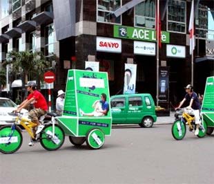 Một kiểu quảng cáo khá phổ biến hiện nay tại Tp.HCM.