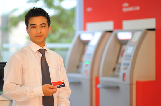 Với việc mở rộng kết nối này, thẻ ghi nợ nội địa của Maritime Bank có thể thực hiện được giao dịch tại hơn 6.500 ATM trên toàn quốc.