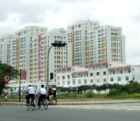 Tại Việt Nam - nền kinh tế tăng trưởng mạnh mẽ thứ 2 ở châu Á, hiện đã có 3 quỹ bất động sản hiện diện.