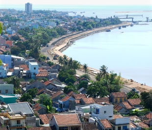 Một góc thành phố Tuy Hòa nhìn từ núi Nhạn - Ảnh: D.T.Xuân.