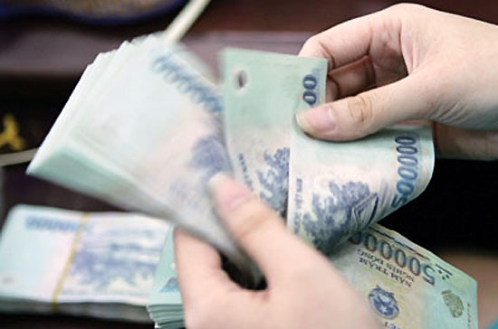 Theo cán bộ tín dụng một ngân hàng, từ đầu năm đến nay, đặc biệt là sau khi Chính phủ ban hành Nghị quyết 11 và Ngân hàng Nhà nước triển khai Chị thị 01, toàn ngành ngân hàng gần như chỉ nhắm đến một mục tiêu: hãm đà lạm phát.