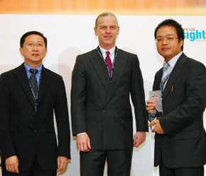 Techcombank thực hiện dự án hiện đại hoá công nghệ ngân hàng từ cuối năm 2003.