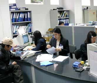 "Năm 2008 có rất nhiều ngân hàng mới ra đời và cái cạnh tranh về nhân lực rất khốc liệt vì thế sẽ rất khó cho việc tuyển người và giữ người."