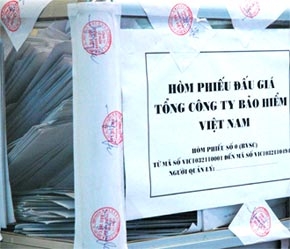 Phiên đấu giá cổ phần Tổng công ty Bảo hiểm Việt Nam mới đây đã lập kỷ lục về khối lượng nhà đầu tư tham gia, về khối lượng đăng ký tham gia đấu giá và cả về thời gian kết thúc - Ảnh: Mạnh Thắng.