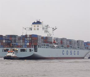 Một tàu chở container của Cosco.