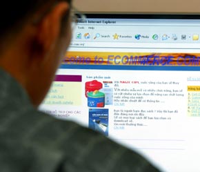 Song song với loại hình đào tạo không trực tuyến, hình thức đào tạo trực tuyến về thương mại điện tử đang có xu hướng phát triển nhanh.