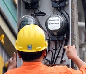 Năm 2007, EVN sẽ thu hút 40.000 tỉ đồng và năm 2008 cũng thu hút khoảng trên 8.000 tỉ đồng từ việc bán cổ phần và phát hành trái phiếu - Ảnh: Việt Tuấn.