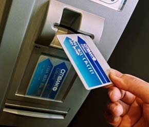 Việt Nam đang đi một cách cẩn trọng trên lộ trình tự do tài chính - Ảnh: Việt Tuấn.