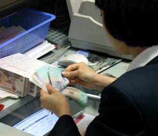 Nhằm mục tiêu kiềm chế lạm phát, Ngân hàng Nhà nước “chốt” mục tiêu tăng trưởng tín dụng cả năm ở mức 30%.