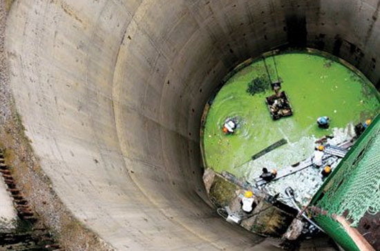 Thi công một dự án sử dụng vốn ODA ở Tp.HCM - Ảnh: Lê Toàn.