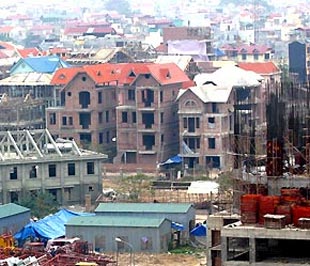 Việc mua bán bất động sản qua sàn sẽ giảm thiểu rủi ro cho cả người bán lẫn người mua.