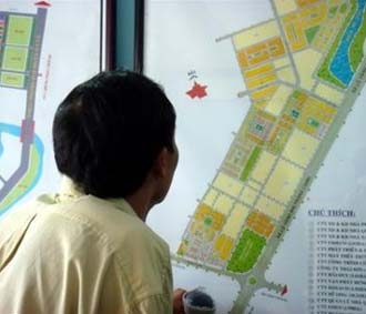 Giá căn hộ và đất nền còn trên giấy đang có xu hướng giảm dần nhưng vẫn khó bán.