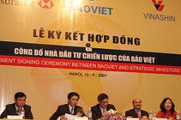 Tháng 9/2007, HSBC đã mua 10% cổ phần của Bảo Việt với tổng trị giá hợp đồng hơn 4.121 tỷ đồng (tương đương với hơn 255 triệu USD tại thời điểm đó).
