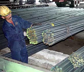 Đối với sản phẩm thép mang nhãn hiệu Việt Nam, khi cần thiết phải gia công, sản xuất tại nước ngoài, nhập khẩu phải có giấy xác nhận chất lượng sản phẩm của cơ quan có chức năng phía nước ngoài.