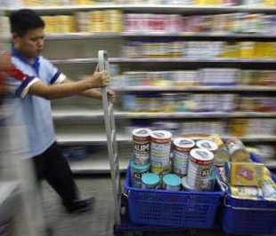 Hiện có nhiều quốc gia cấm tuyệt đối việc sử dụng melamine trong thực phẩm - Ảnh: Reuters.