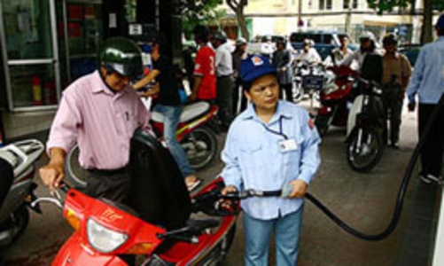 Yêu cầu doanh nghiệp chưa tăng giá bán xăng dầu