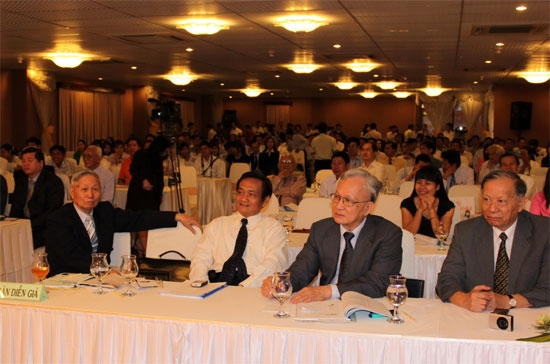 Theo quan điểm chung của các chuyên gia đưa ra tại hội thảo, hướng đến năm 2010, nền kinh tế Việt Nam đang đứng trước những chuyển biến với kỳ vọng có bước chuyển biến tích cực hơn năm 2009.