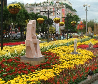 Một góc đường hoa Nguyễn Huệ.