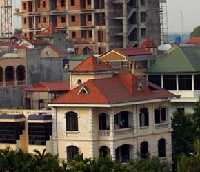 Do không đảm bảo về quy mô, diện tích, mật độ xây dựng tại các công sở chính của các bộ, ngành rất cao - Ảnh: Việt Tuấn.