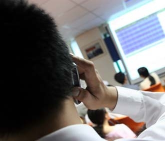 Nếu diễn biến khối lượng tiếp tục được duy trì, màu xanh vẫn thể hiện trong phiên tới, thị trường sẽ bước qua được thử thách “xả hàng” của các quyết định bị thúc ép hồi nợ - Ảnh: Việt Tuấn.