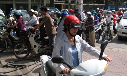 Yêu cầu giảm giá xăng sau 21h ngày 27/5