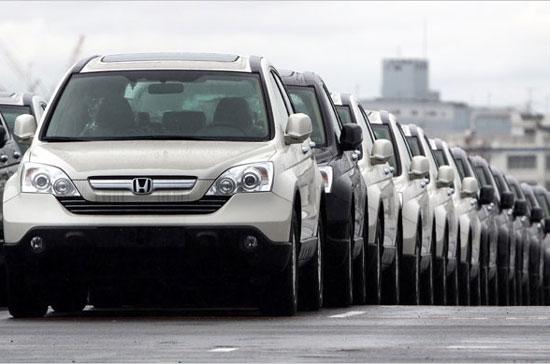 Các mặt hàng xuất khẩu chủ yếu của Nhật Bản gồm máy móc và xe cộ.