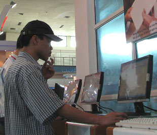 Việc mua hàng qua mạng sẽ giúp khách hàng tiết kiệm tối đa chi phí đi lại.