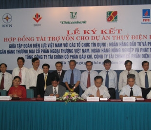 Lễ ký kết hợp đồng tài trợ vốn cho dự án thủy điện Huổi Quảng.