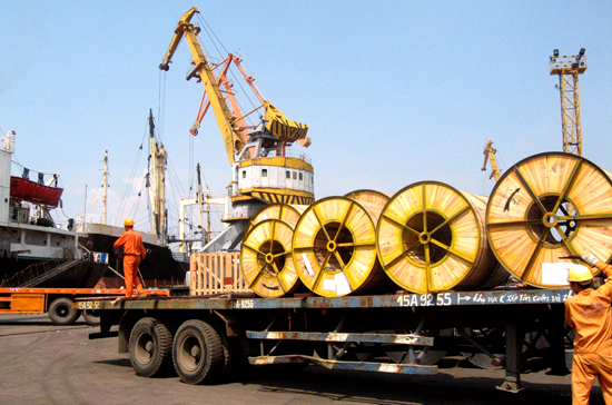 Nhập siêu tiếp tục gây sức ép lên công tác điều hành xuất nhập khẩu trong thời gian tới - Ảnh: Anh Quân.