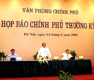Lãnh đạo các bộ, ngành tại buổi họp báo chiều 3/6.