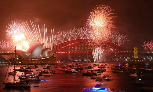 Giữa Covid-19, thế giới đón năm mới như thế nào?